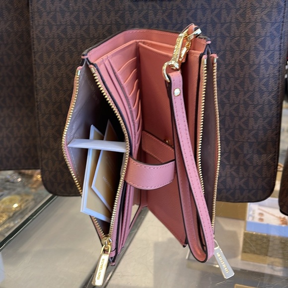 MICHAEL KORS
Jet Set Large Leather Smartphone Wristlet Wallet
Primrose
NWT - Picture 13 of 16